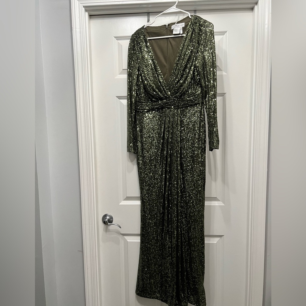 Olive Mc Duggal sequin dress